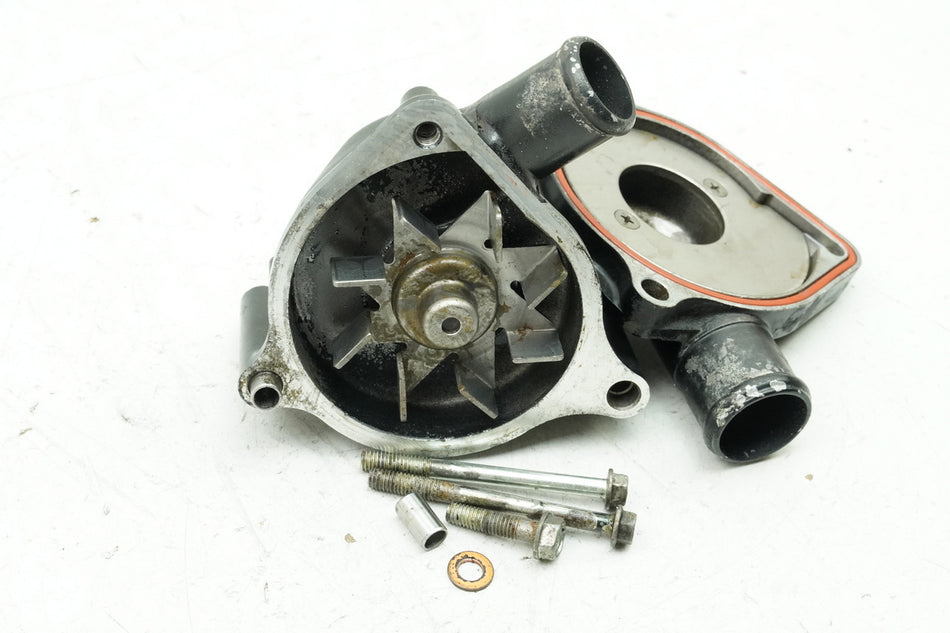 TRIUMPH SPEED TRIPLE 955 i 595 N Wasserpumpe Motordeckel Deckel T2100680