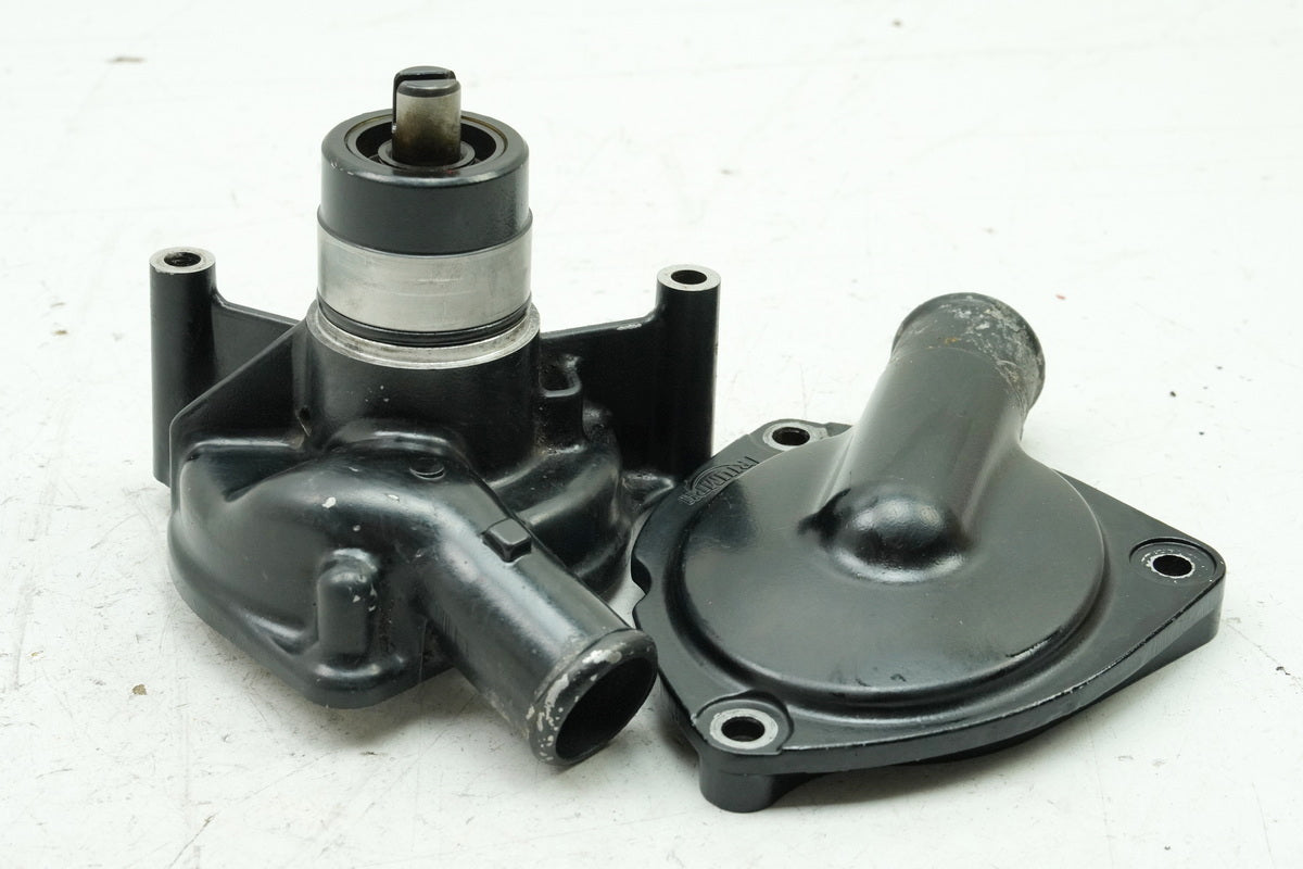 TRIUMPH SPEED TRIPLE 955 i 595 N Wasserpumpe Motordeckel Deckel T2100680