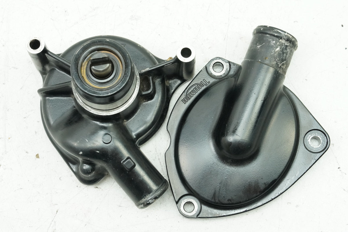 TRIUMPH SPEED TRIPLE 955 i 595 N Wasserpumpe Motordeckel Deckel T2100680