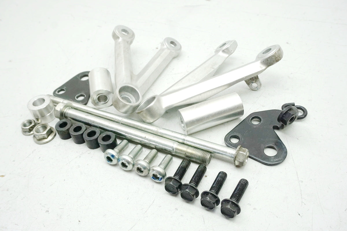 HONDA CB 650 FA RC75 Mount Engine Axle Bolt Retaining Plate Support Engine Mount