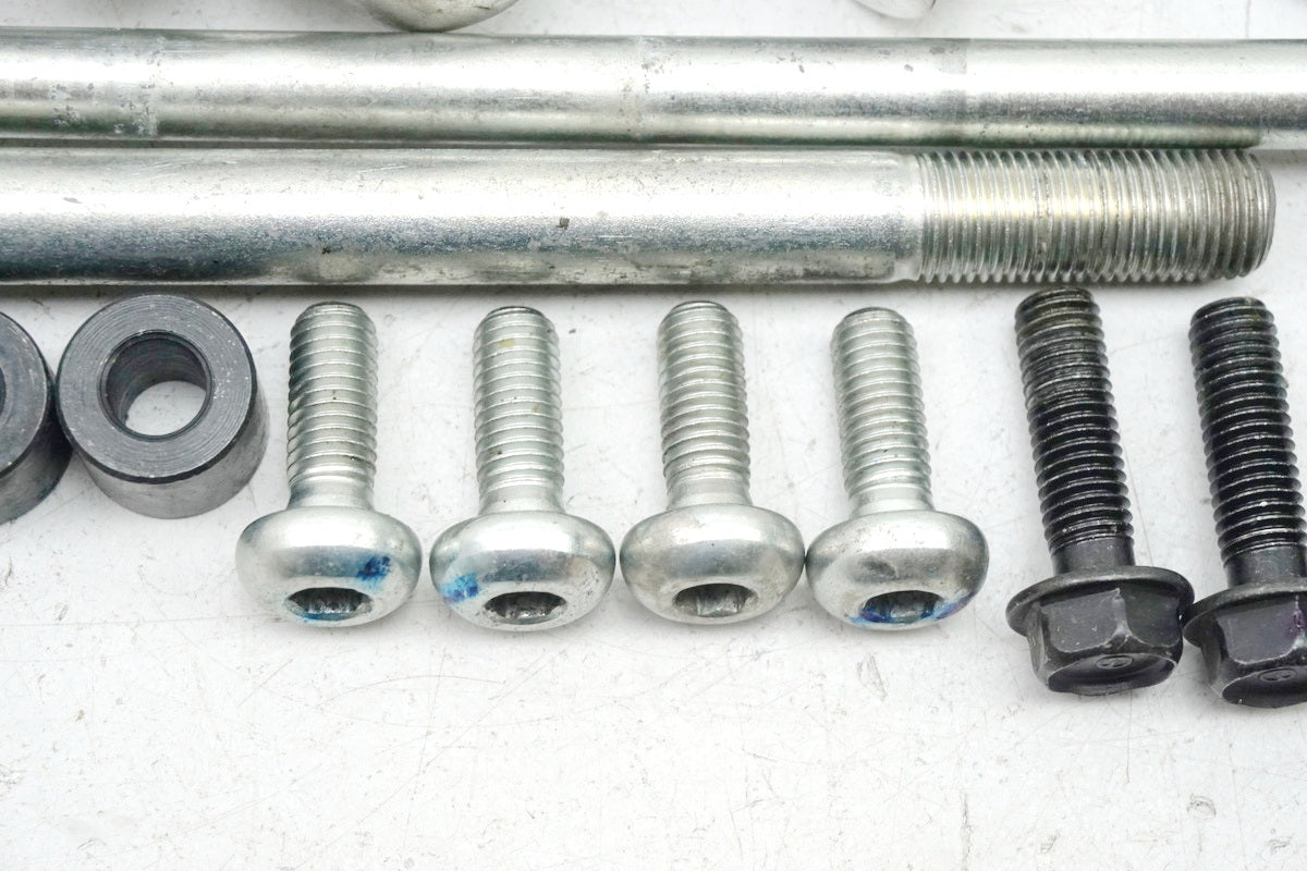HONDA CB 650 FA RC75 Mount Engine Axle Bolt Retaining Plate Support Engine Mount