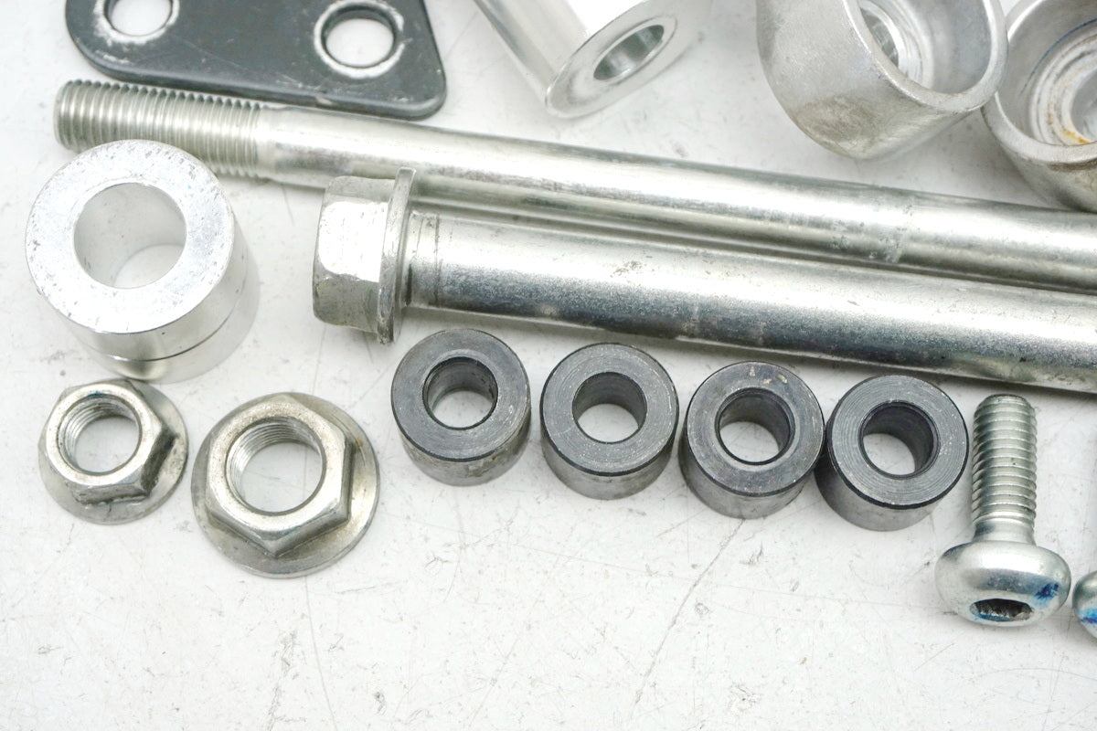 HONDA CB 650 FA RC75 Mount Engine Axle Bolt Retaining Plate Support Engine Mount