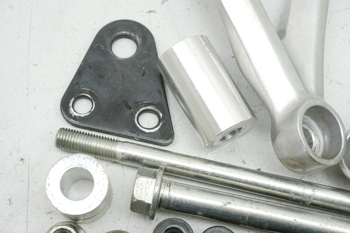 HONDA CB 650 FA RC75 Mount Engine Axle Bolt Retaining Plate Support Engine Mount