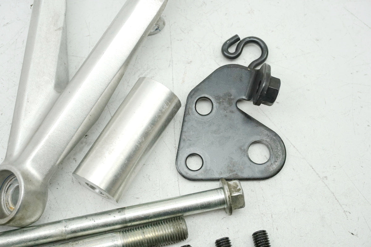 HONDA CB 650 FA RC75 Mount Engine Axle Bolt Retaining Plate Support Engine Mount