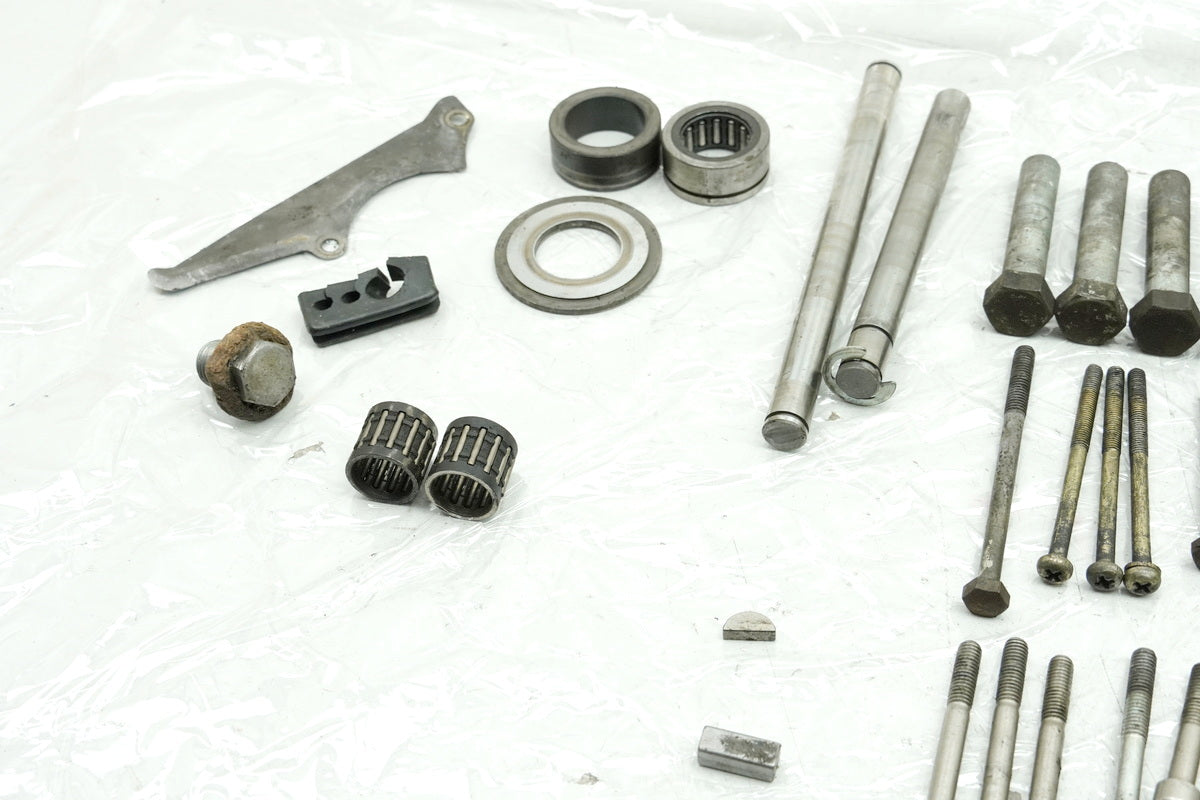 YAMAHA DS7 250 Tornillos y piezas pequeñas (para motor, tapa de motor, cárter de motor)
