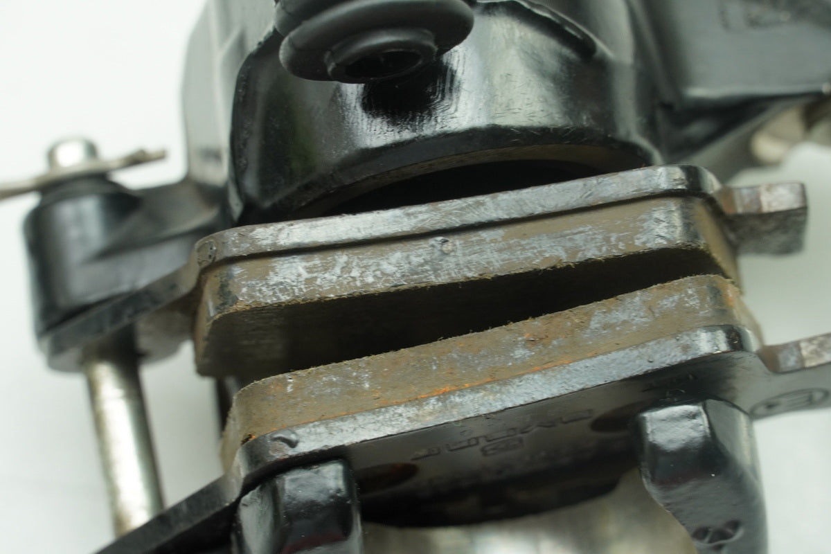 HUSQVARNA Vitpilen HQV 401 Bremssattel hinten Bremszange Bremsklötze 6897 km