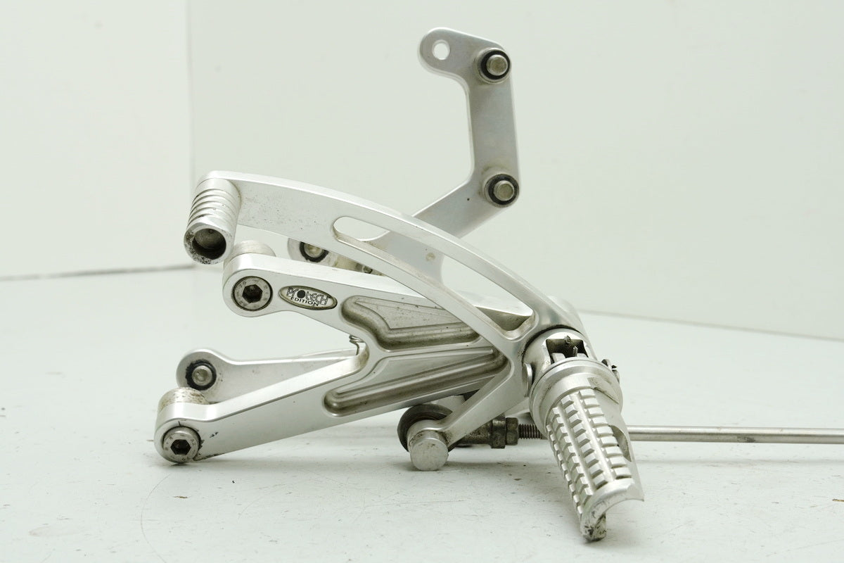 TRIUMPH SPEED TRIPLE 955 i 595 N Fußrastenanlage Protech Halter Fußraste Hebel