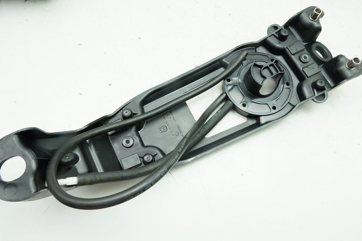 HUSQVARNA Vitpilen HQV 401 Tank Adapter Abdeckung Cover Stutzen Verkleidung