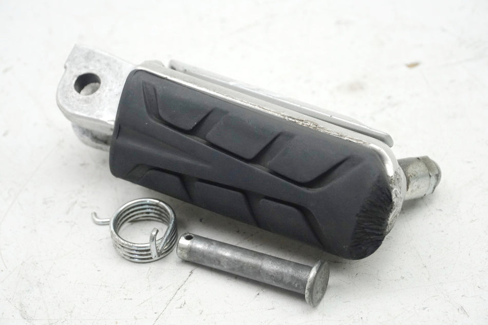 HONDA CB 650 FA RC75 Estribera conductor derecha