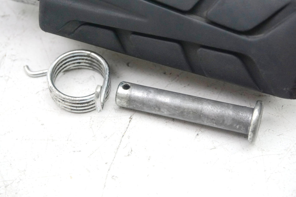 HONDA CB 650 FA RC75 Estribera conductor derecha