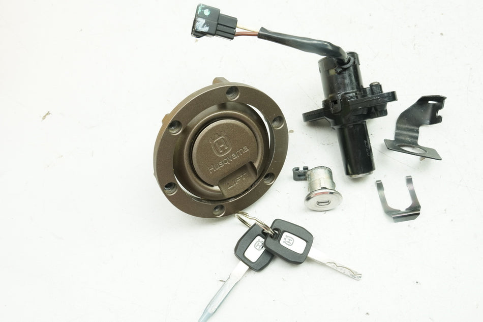 HUSQVARNA Vitpilen HQV 401 kit de cerraduras, cerradura de encendido, tapa de depósito, 2 llaves, 6897 km