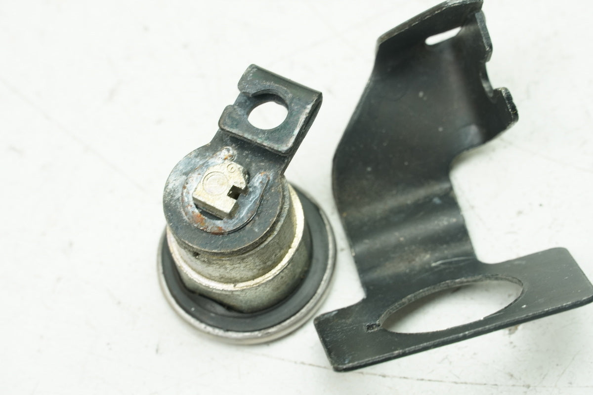 HUSQVARNA Vitpilen HQV 401 Lock Set Ignition Lock Fuel Cap 2 Keys 6897 km