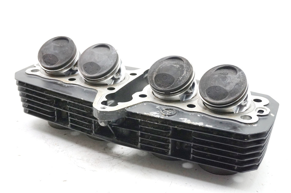KAWASAKI ZR7 ZR750F Cilindros y pistones para motor 29034 km