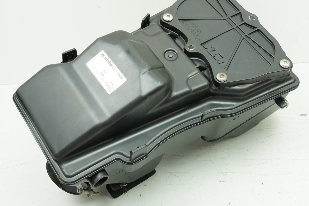 HUSQVARNA Vitpilen HQV 401 Caja del filtro de aire Carcasa del filtro de aire 6897 km