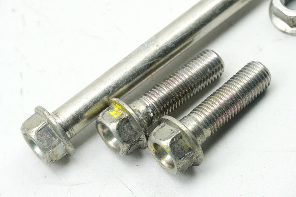 HONDA CBF 1000 FA SC64 Tornillos Subchasis