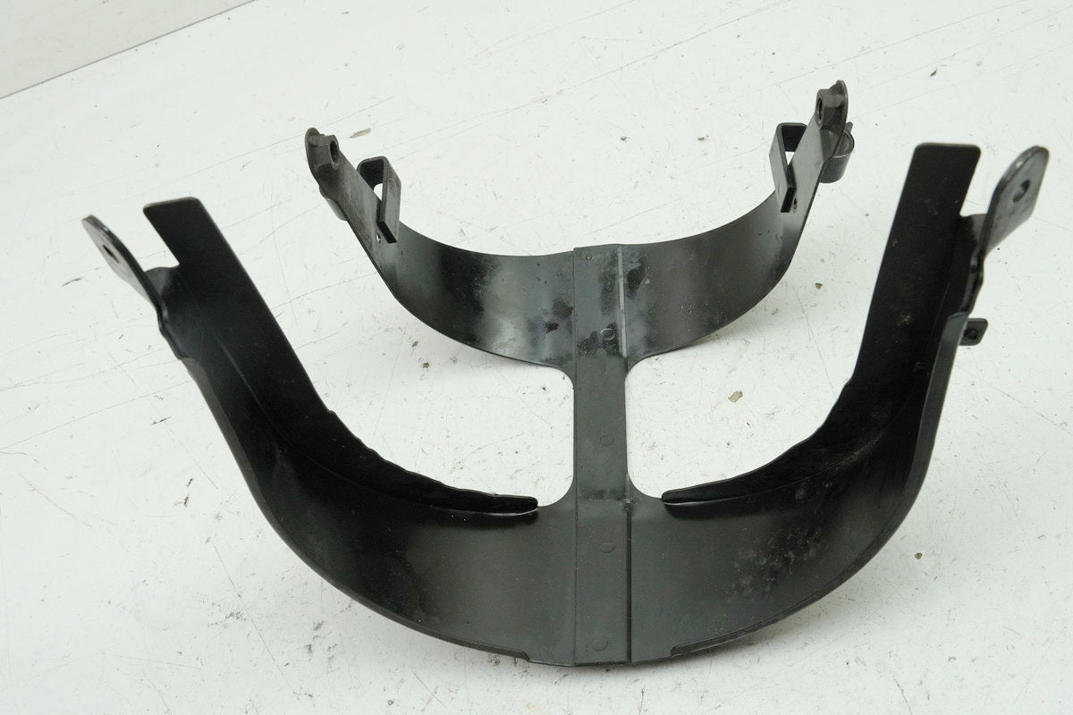 SUZUKI GSX-R 1100 GV73C Halterung Kotflügel vorn Fender Scutzblech Halteblech