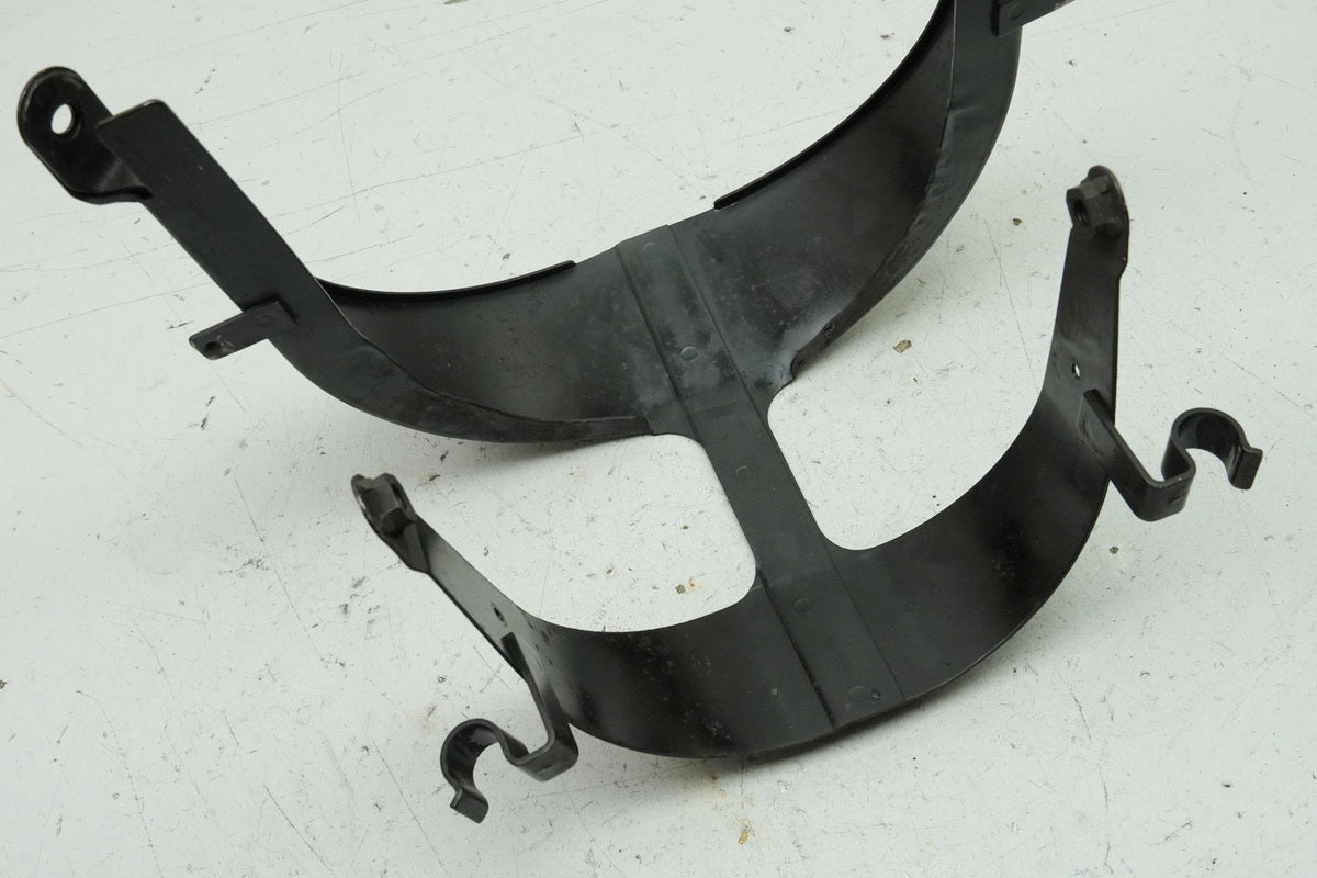 SUZUKI GSX-R 1100 GV73C Halterung Kotflügel vorn Fender Scutzblech Halteblech