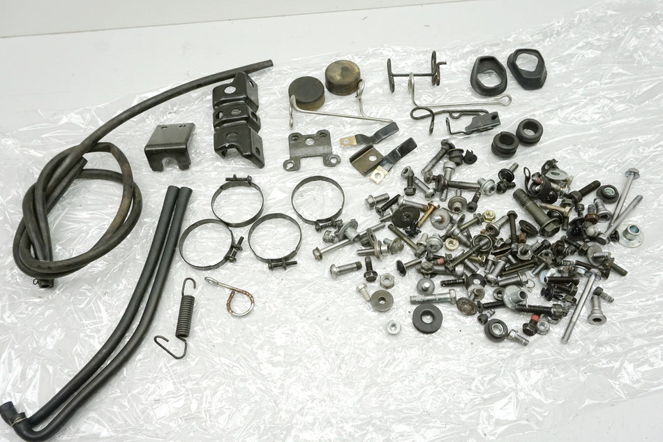 KAWASAKI ZR7 ZR750F Tornillos y piezas pequeñas Soporte