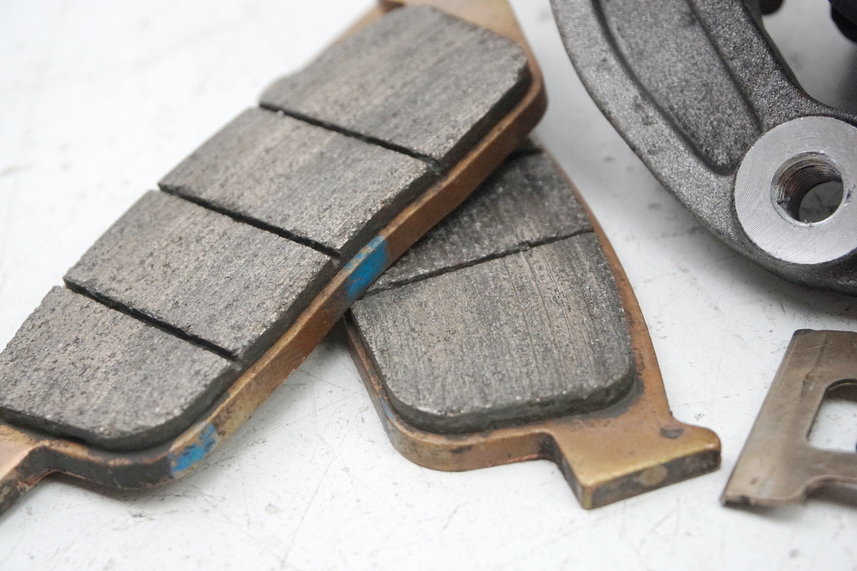 HONDA CB 650 FA RC75 Brake Caliper Left Brake Pads