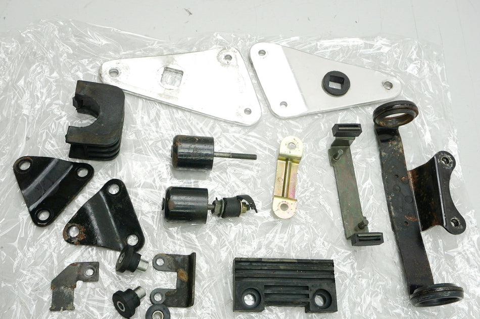 SUZUKI TU 125 XT Tornillos y piezas pequeñas