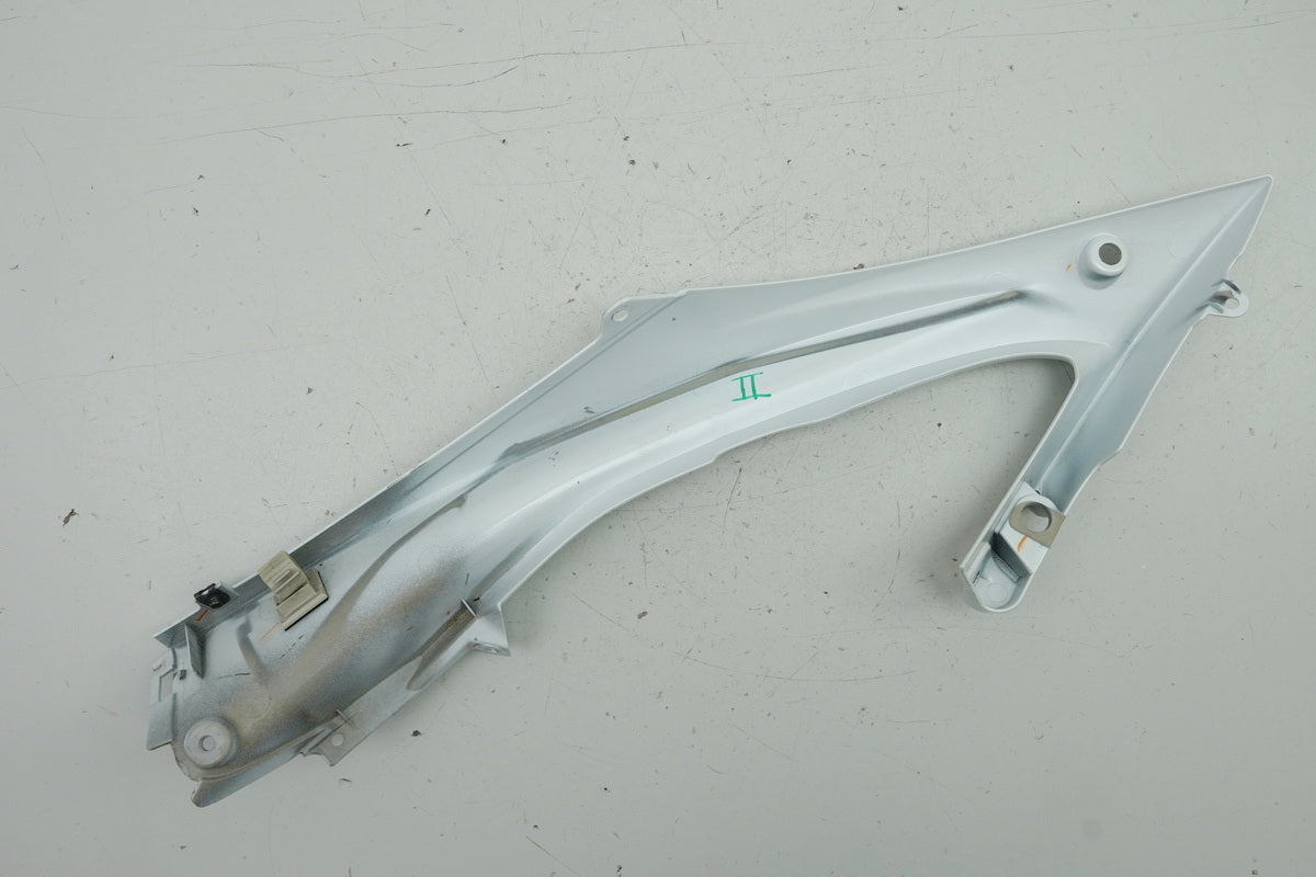 YAMAHA YZF R6 RJ15 fairing upper right side panel cover 13S-2117W-00-P1