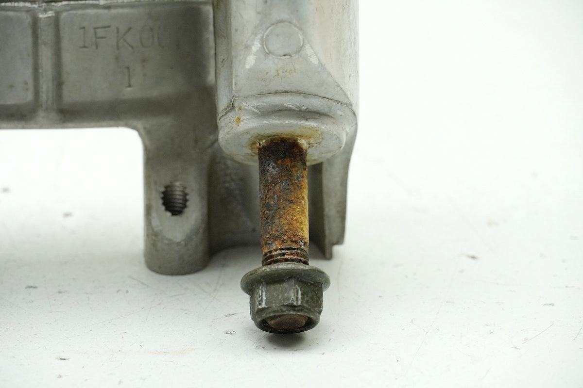 YAMAHA VMX-12 VMAX 1200 2WE Handlebar Clamp Holder Riser