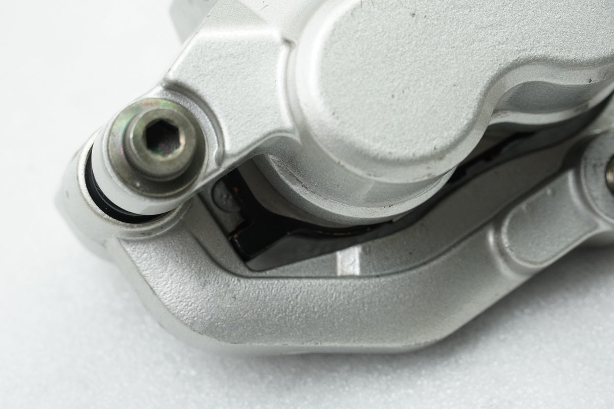 YAMAHA XVZ 1300 VP09 ROYAL STAR XVS Brake Caliper Right Front Brake Caliper Piston