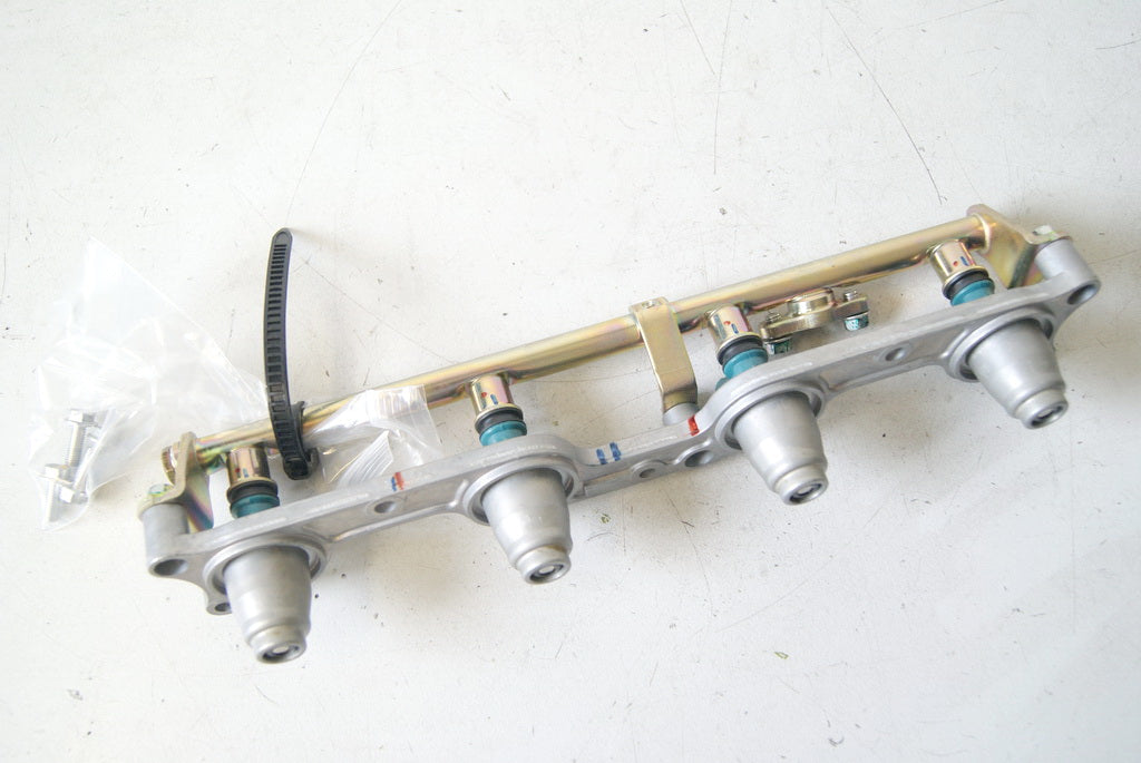 HONDA CBR 1000 RR SC57 Benzininjektor Einspritzleiste Einspritzdüsen auf Airbox