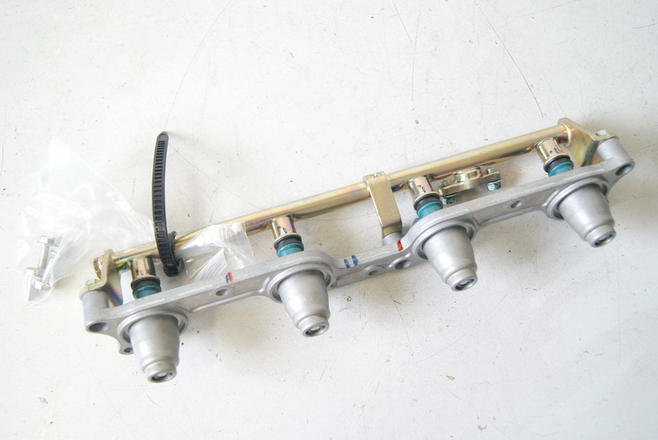 HONDA CBR 1000 RR SC57 Benzininjektor Einspritzleiste Einspritzdüsen auf Airbox