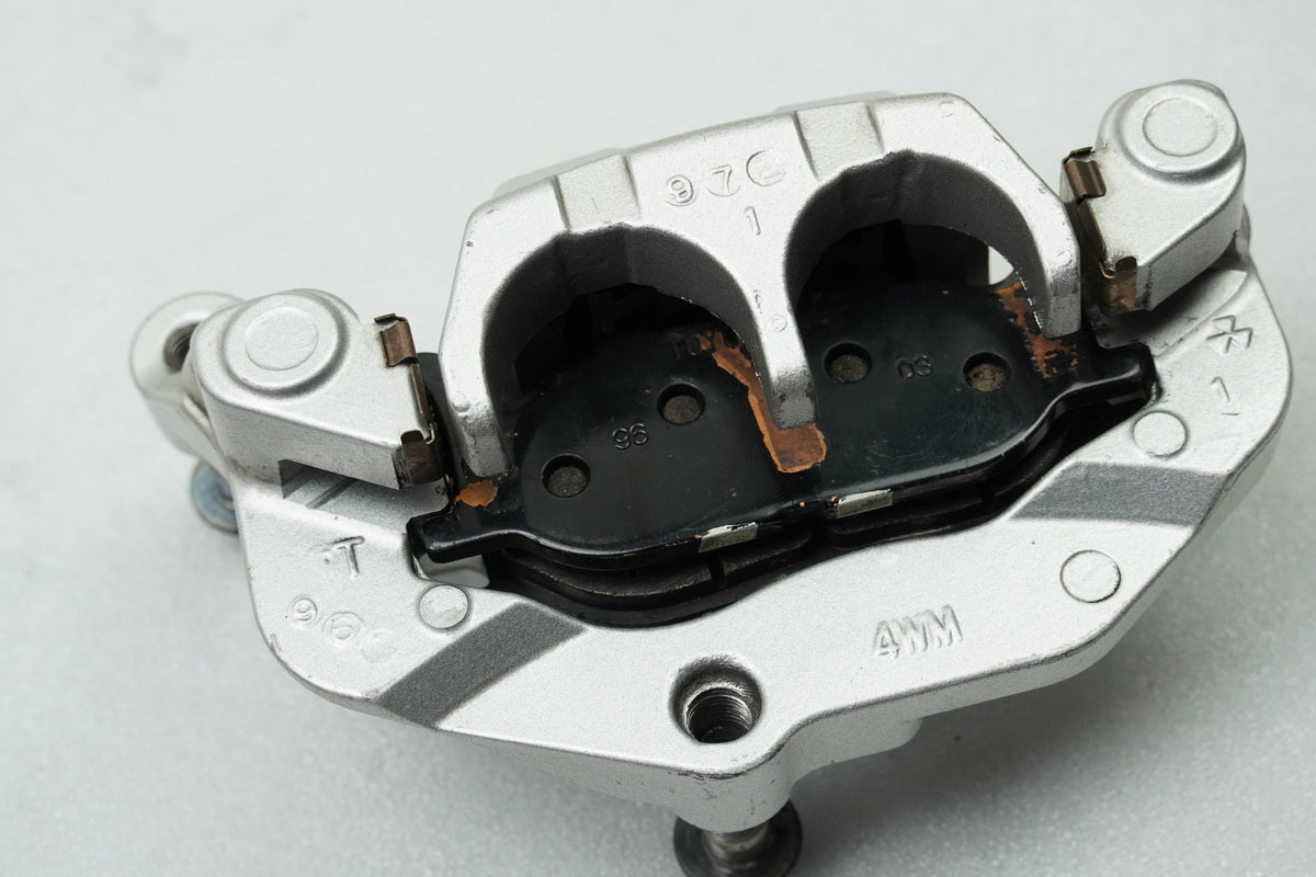 YAMAHA XVZ 1300 VP09 ROYAL STAR XVS Brake Caliper Right Front Brake Caliper Piston