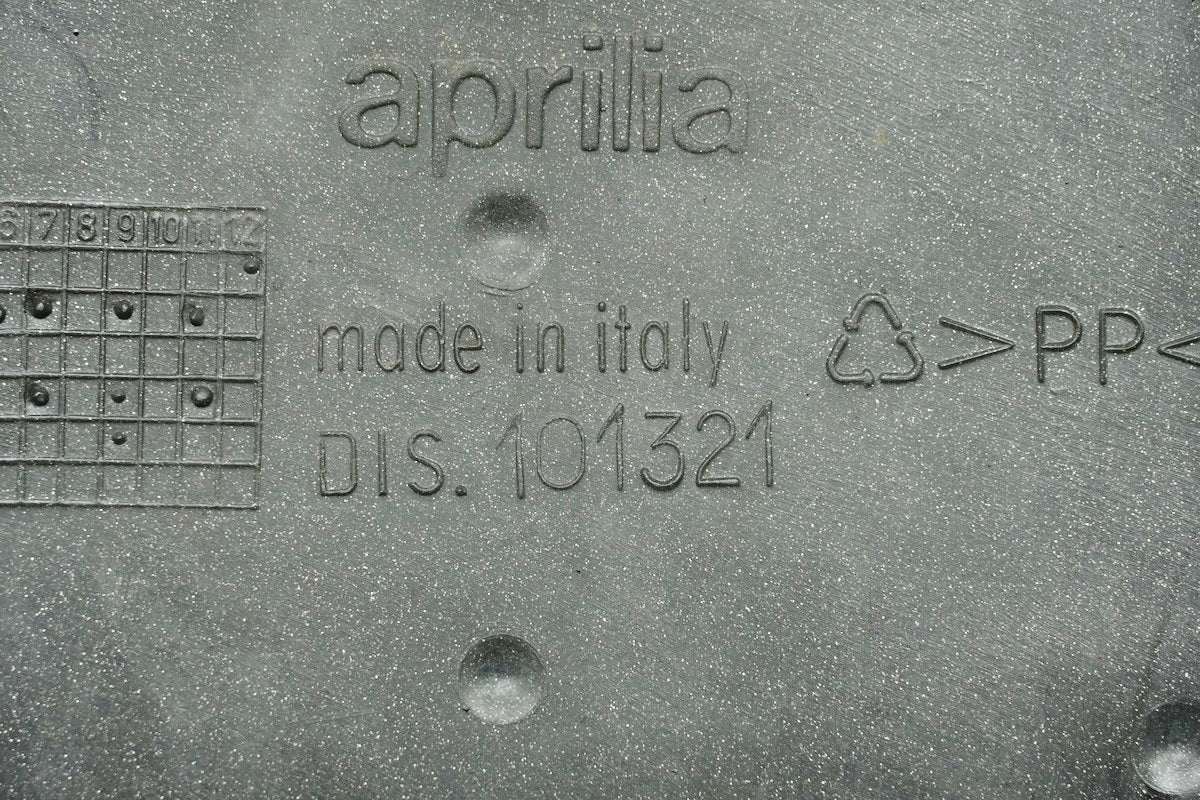 APRILIA SR 50 ZD4TEA Soporte de matrícula Guardabarros trasero Paso de rueda Protección contra salpicaduras