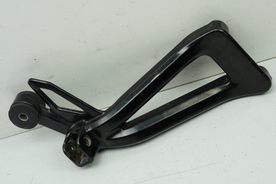 SUZUKI GSX 750 AE INAZUMA Soporte de estribera pasajero derecho Soporte de estribera