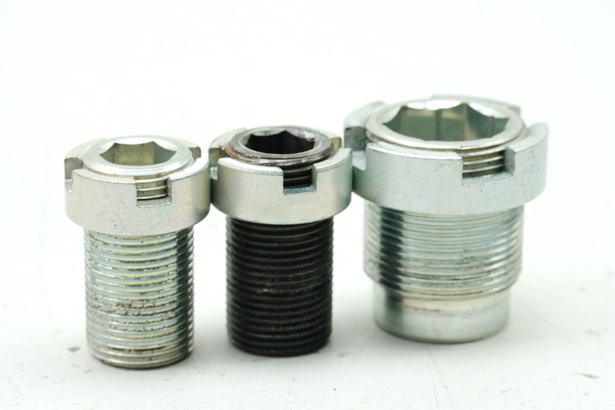 HONDA CBR 600 PC35 Zentrierschraube Motor Hülse Distanz Halter Schwinge 99-00