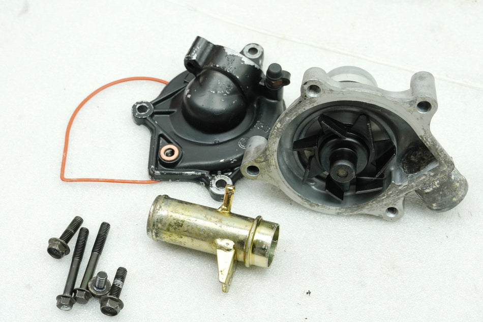 KAWASAKI ZX-7R ZX750P Bomba de agua impulsor eje (para motor) tapa 96-03