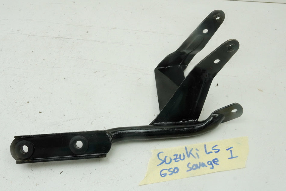 SUZUKI LS 650 NP41 SAVAGE Soporte I Escape Soporte Silenciador Subchasis