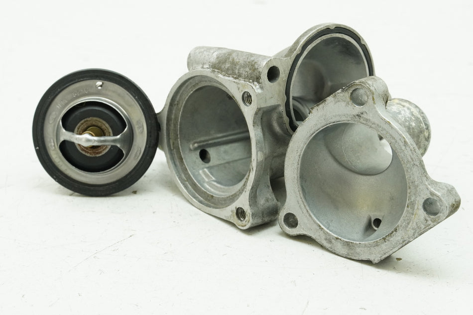 HONDA CBR 1100 XX SC35 Termostato Carcasa del termostato 19300-MAT-761