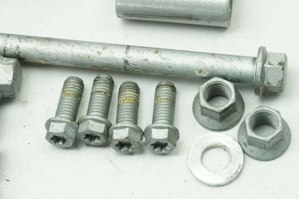 HUSQVARNA Vitpilen HQV 401 Halterung Motor Achse Bolzen Schrauben Motorhalter