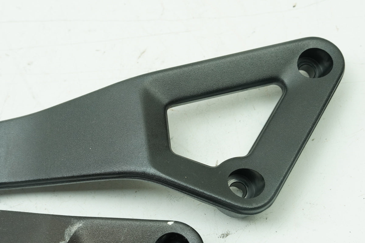 HUSQVARNA Vitpilen HQV 401 Halterung Motor Achse Bolzen Schrauben Motorhalter