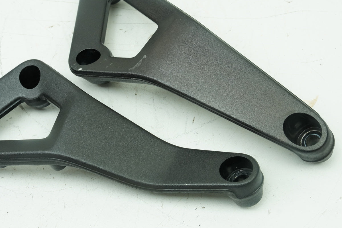 HUSQVARNA Vitpilen HQV 401 Halterung Motor Achse Bolzen Schrauben Motorhalter