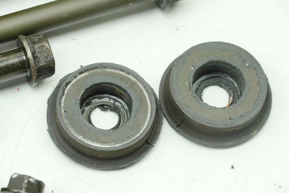 KAWASAKI VN 800 VN800A B CLASSIC Halterung Motor Achse Motorhalter Bolzen