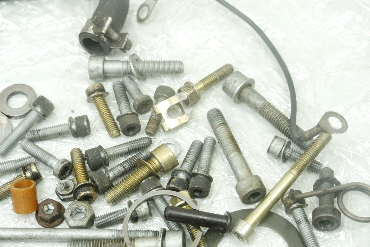 BMW K 1200 LT A K2LT Schrauben Kleinteile Halter Muttern (für Motor Zylinder)