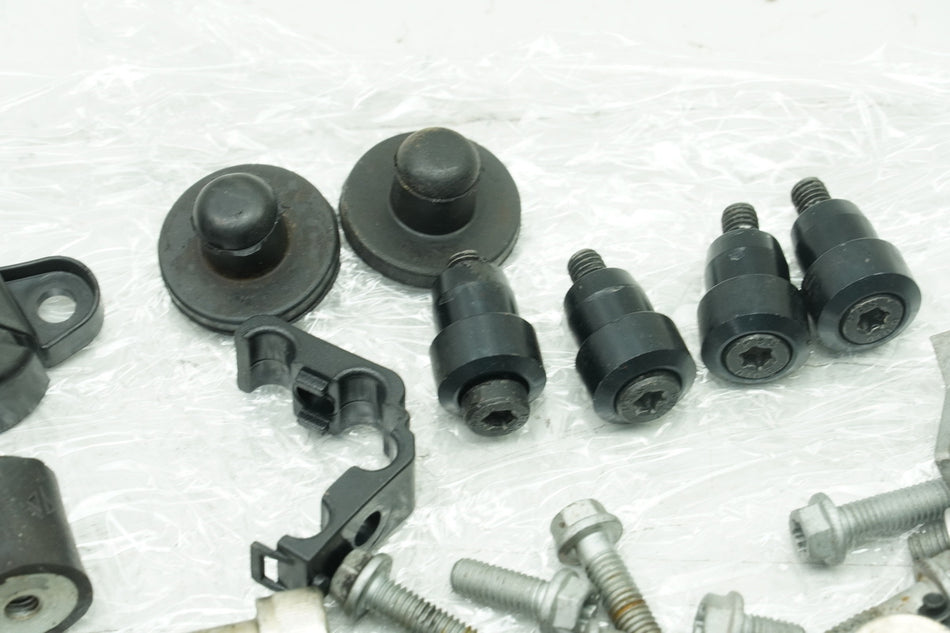 HUSQVARNA Vitpilen HQV 401 Schrauben Kleinteile Halter (für Rahmen Verkleidung)