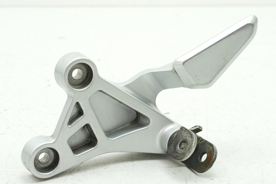 YAMAHA MT 125 A RE11 (RE29) Soporte de estribera del conductor izquierdo, soporte de estribera, placa