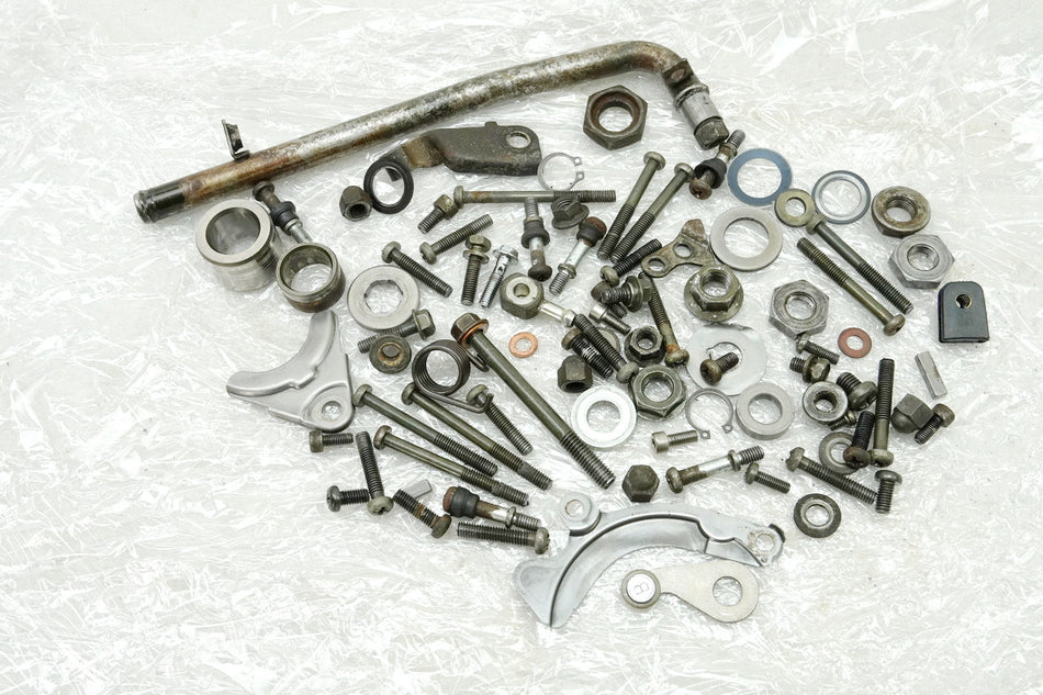 YAMAHA DT 125 R 4BL Tornillos Tuercas Piezas pequeñas para motor Tapa de motor Cilindro