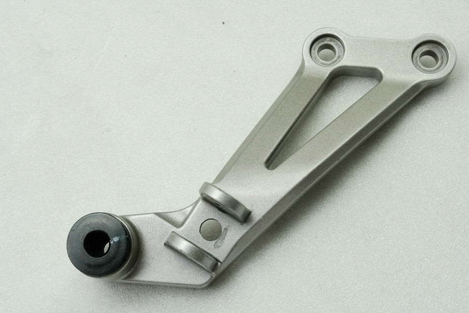 KAWASAKI Z 750 ZR750J Soporte estribera pasajero derecha Soporte estribera Placa 04-06