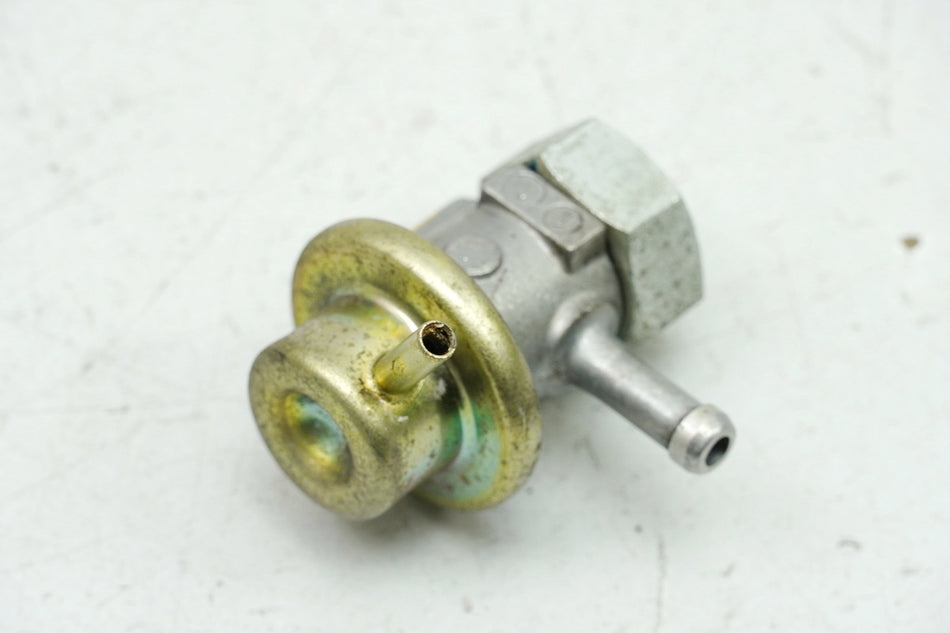 HONDA CBR 1100 XX SC35 Regulador de presión de combustible 16740-MAT-E02