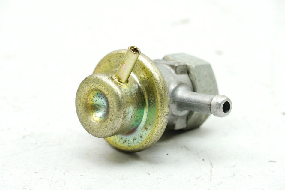 HONDA CBR 1100 XX SC35 Regulador de presión de combustible 16740-MAT-E02