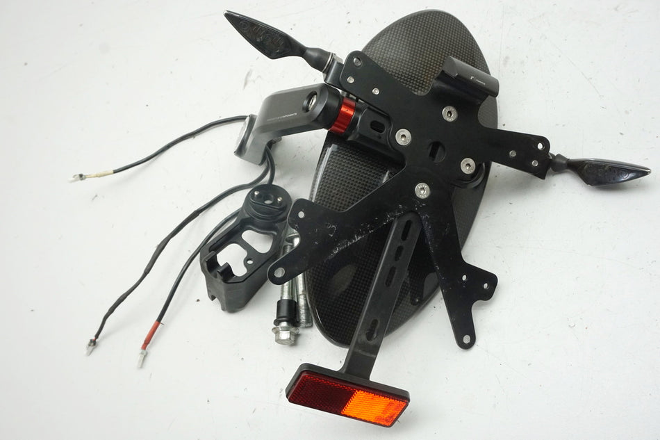MV AGUSTA BRUTALE 800 DRAGSTER RR B322BB Soporte de matrícula Rizoma Side Arm