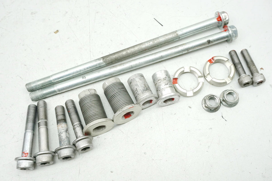 SUZUKI GSX-R 1000 WVBZ K3 K4 Soporte Motor Eje Tornillos Perno de Motor