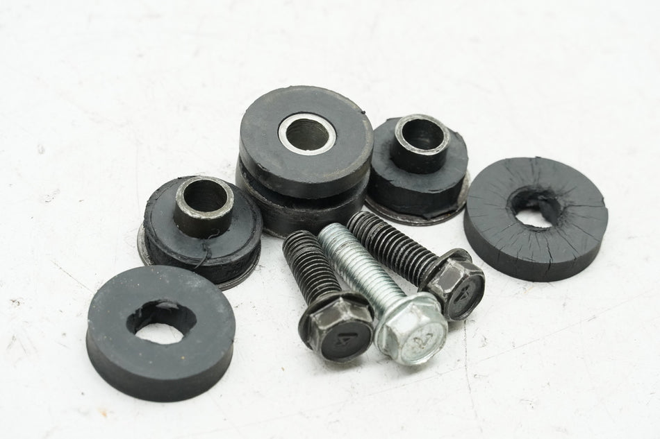 KAWASAKI VN 750 A-D Vulcan Twin Soportes de goma para depósito, gomas de apoyo para depósito 14061 km